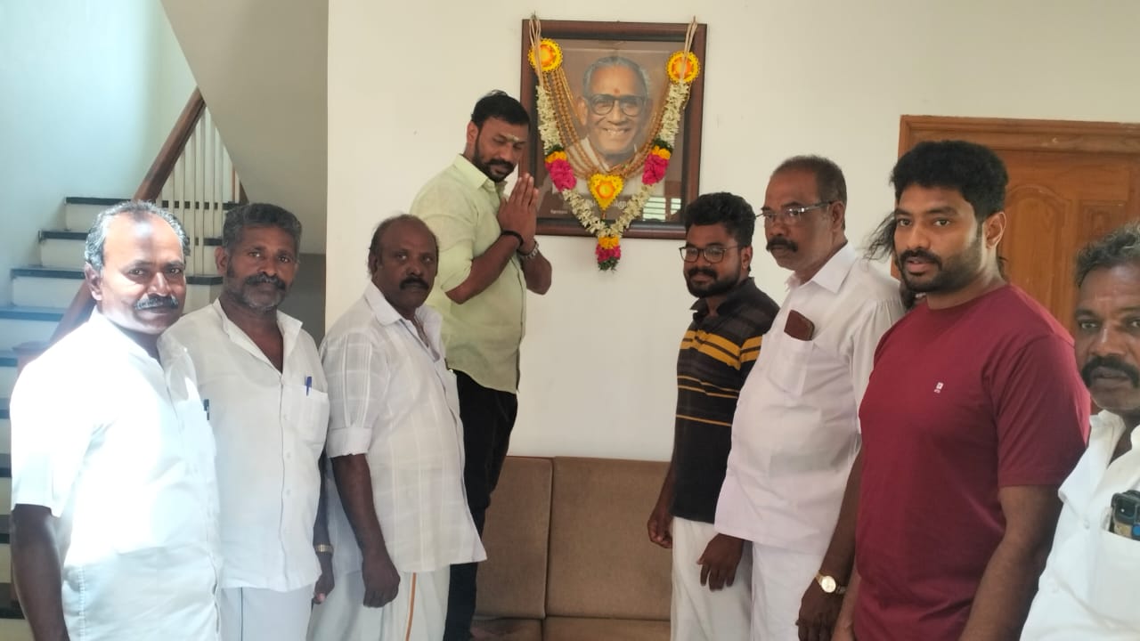 ஆலத்தூரில் காங்கிரஸ் முன்னாள் எதிர்க்கட்சித் தலைவர் ஏ.ஆர் மாரிமுத்து அவர்களின் திருஉருவ படத்திற்கு  மாலை அணிவித்து மரியாதை